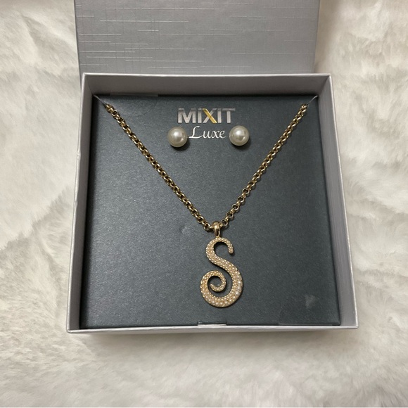 Mixit Necklace and Earring set New in Box “S” - Picture 3 of 5